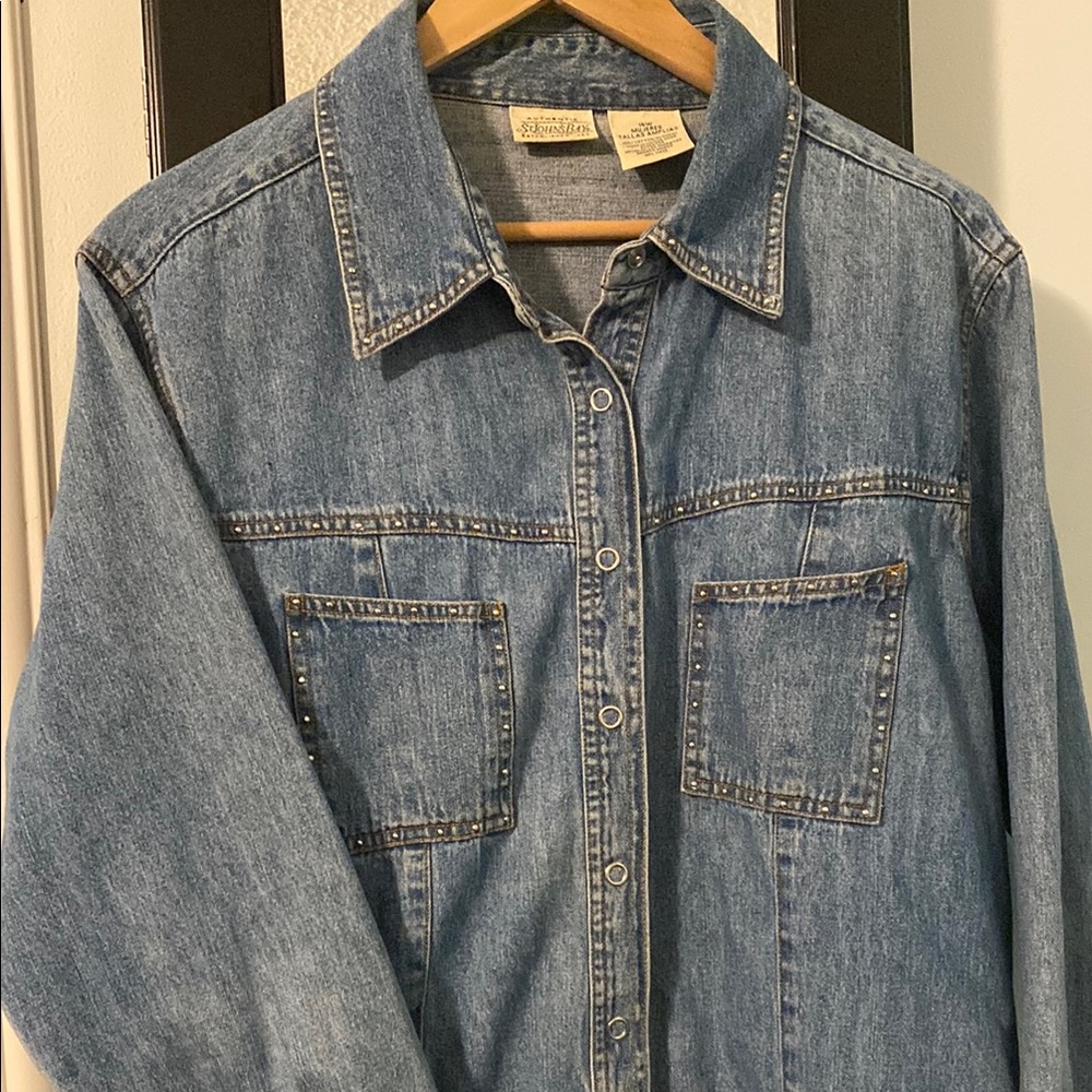 St. John's Bay Vintage Blue Denim Button Down Shirt PTP 23”